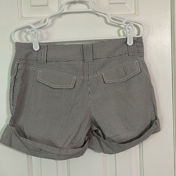 J.Crew Womens City Fit Cuffed Shorts White Blue Stripe Size 6 - Picture 2 of 4